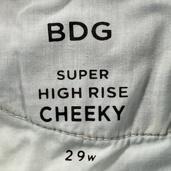 BDG Super High Rise Cheeky Urban Outfitters Light Wash Denim Shorts Size 29 - Picture 11 of 11